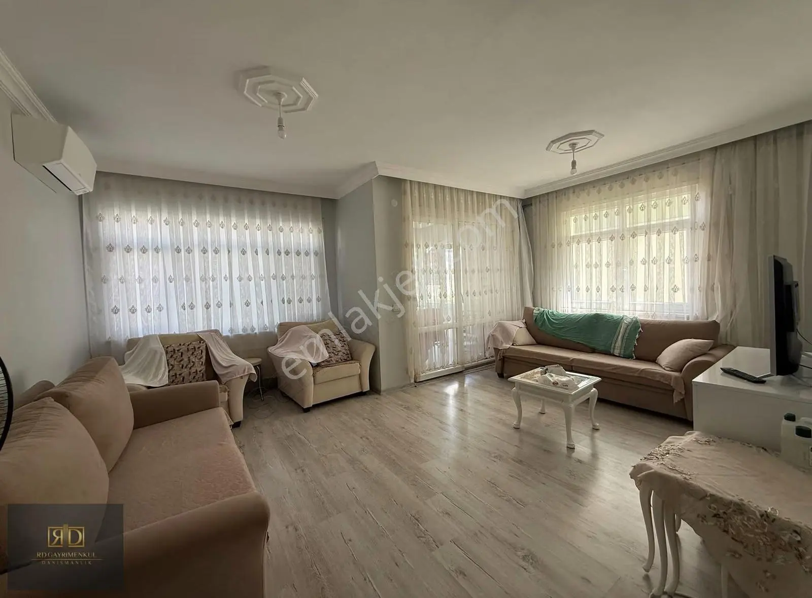 Rd'den Doğan 2 Sitesinde İçi Yapılı Masrafsız Çift Balkon Daire