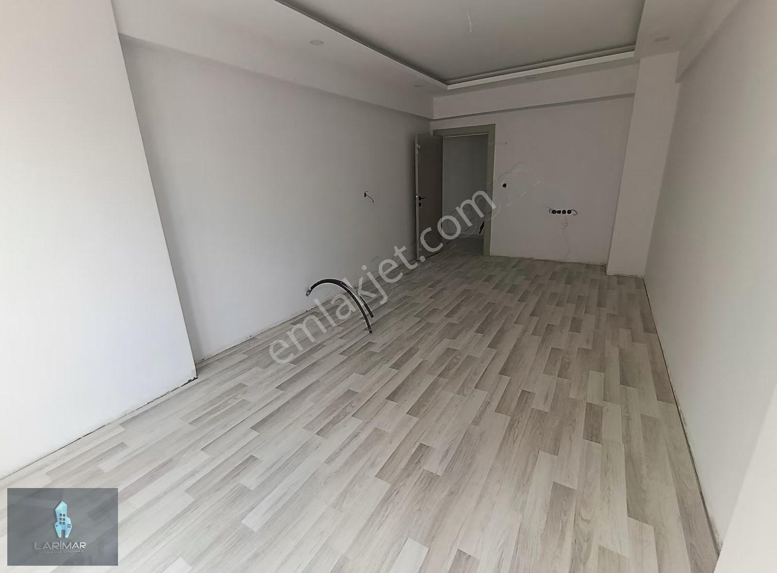 Larimar'dan Ünviersite Karşısında Sıfır 3+1 Arakat Daire - Görsel 15