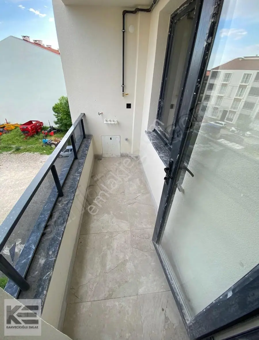 Kahvecioğlu Emlak'tan Alaçam Cad.üzeri Kiralık Sıfır 1+1 Daire - Görsel 8