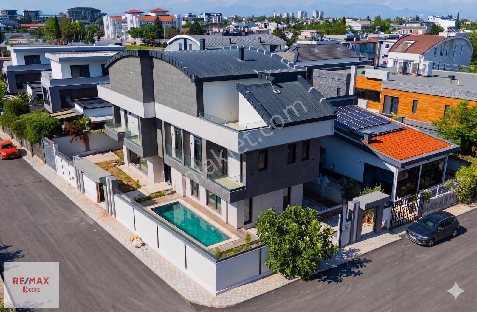 Lara Ermenek'te Müstakil Havuzlu Bahçeli Sıfır 5+1 Villa