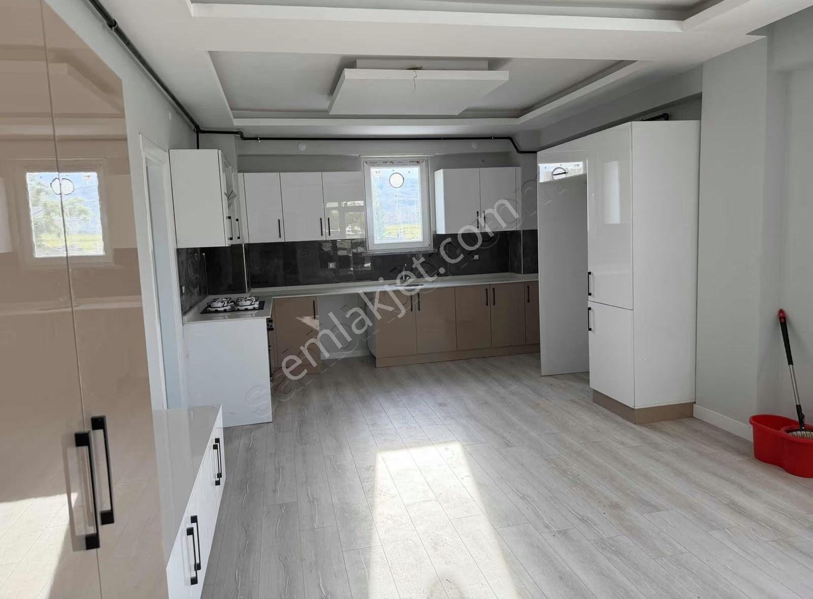 Geniş, Ferah, Şafak Caddesi Yakını 1+1 Kiralık Daire - Görsel 16