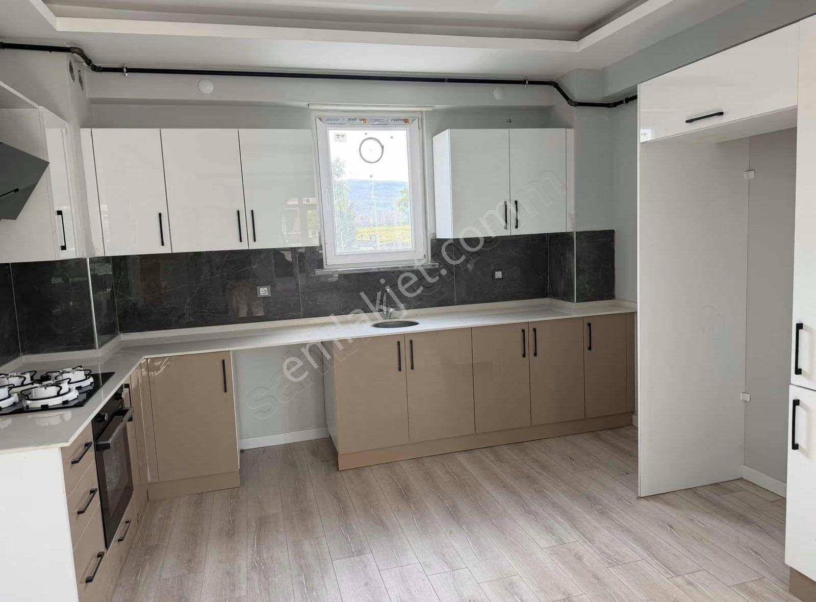 Geniş, Ferah, Şafak Caddesi Yakını 1+1 Kiralık Daire - Görsel 27