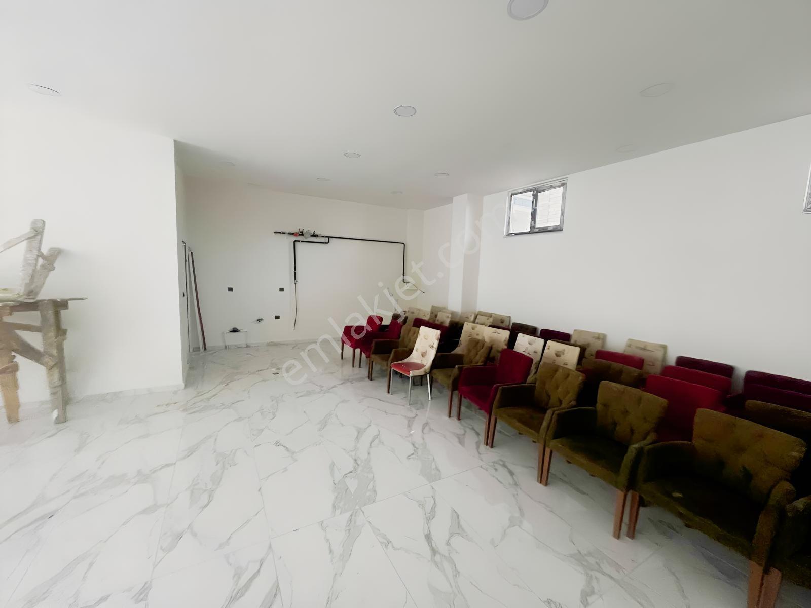 Bahçeşehir Yanı Kiralık 350 M2 Dükkan - Görsel 5