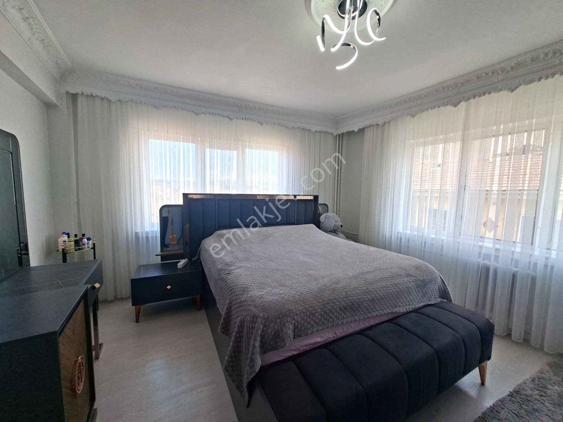 Recep Ümit'ten Sivrihisar 1 Caddesinde İçi Komple Yenilenmiş Satılık Asansörlü Ara Kat 3+1 Daire - Görsel 27