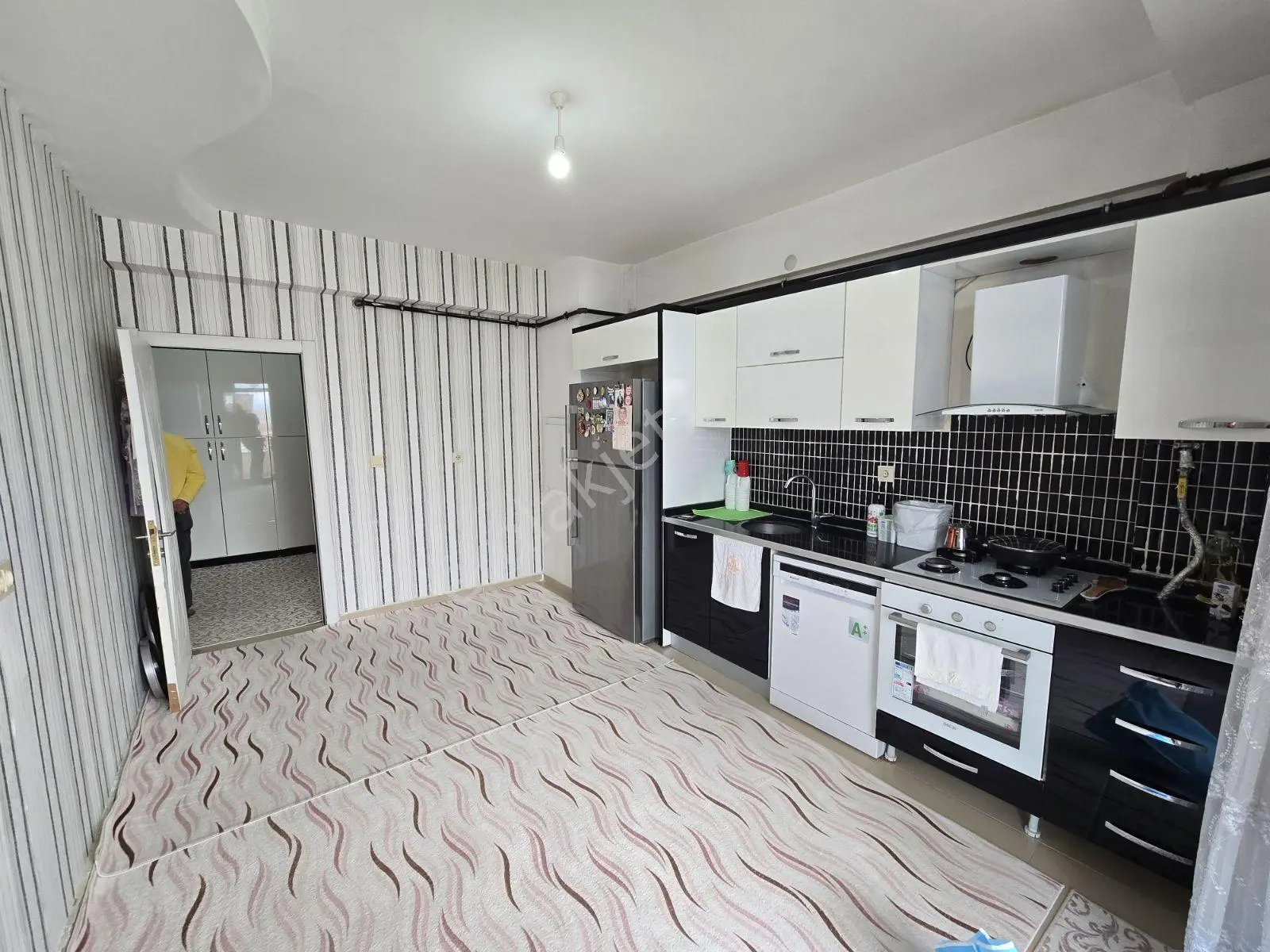 Heskif Caddesi'nde Satılık 3+1 Daire - Görsel 2