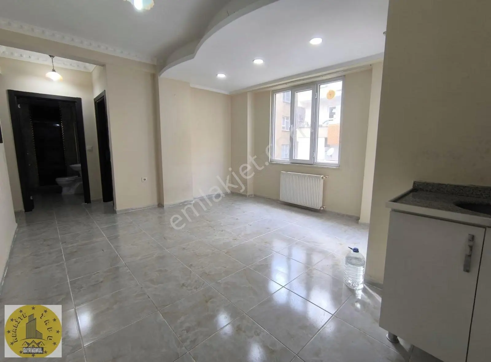 Bahçelievlerde Satılık 1+1 Arakat Daire
