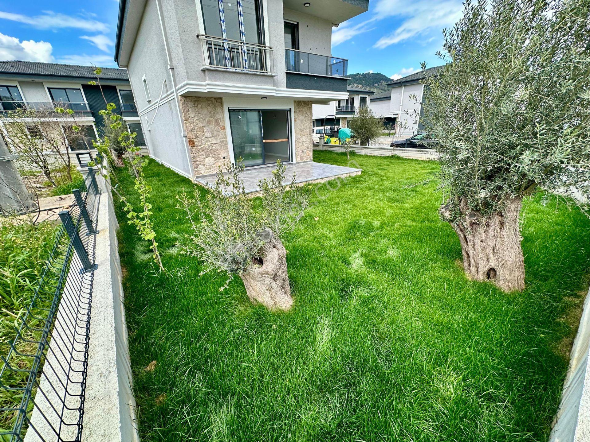 ꧁ay Emlaktan꧂küçükkuyu'da Denize Sadece 50 Metre Yüzme Havuzlu 3+1 Müstakil Villa - Görsel 3