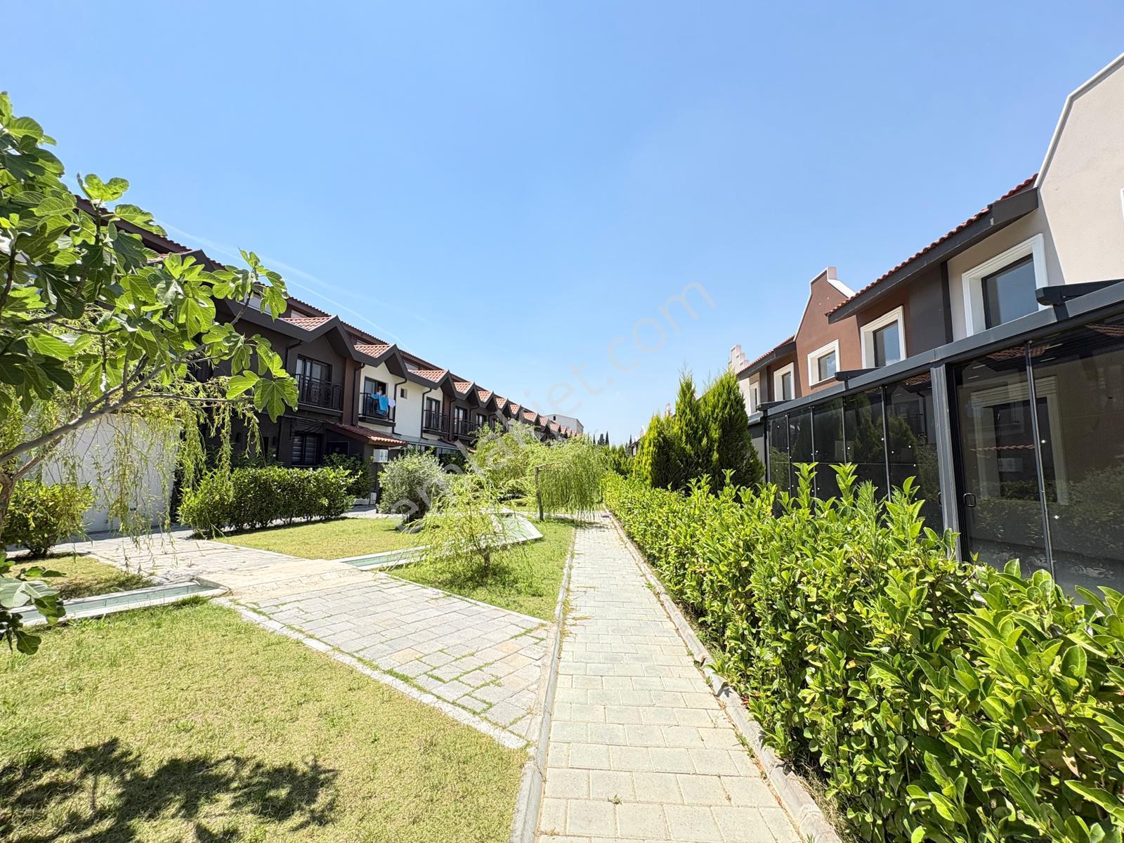 Kemalpaşa; Örnekköy'de, Havuzlu, Sosyal Tesisli Lüks 4+1 Villa - Görsel 32