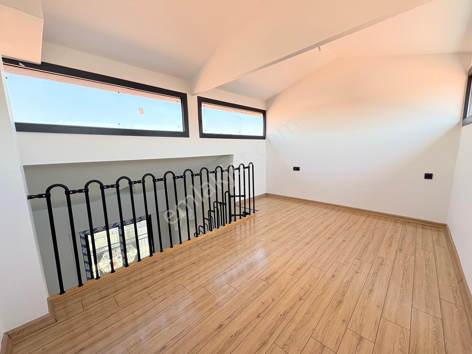 Kemalpaşa; Örnekköy'de, Havuzlu, Sosyal Tesisli Lüks 4+1 Villa - Görsel 21