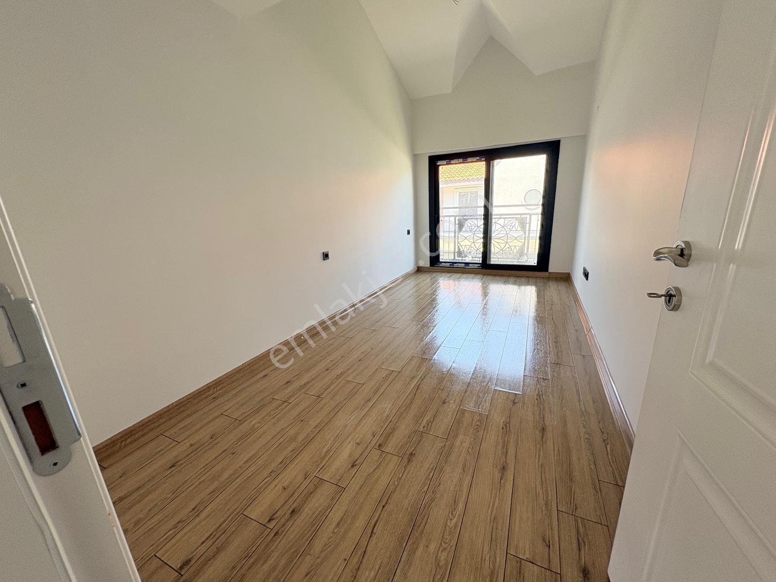 Kemalpaşa; Örnekköy'de, Havuzlu, Sosyal Tesisli Lüks 4+1 Villa - Görsel 13