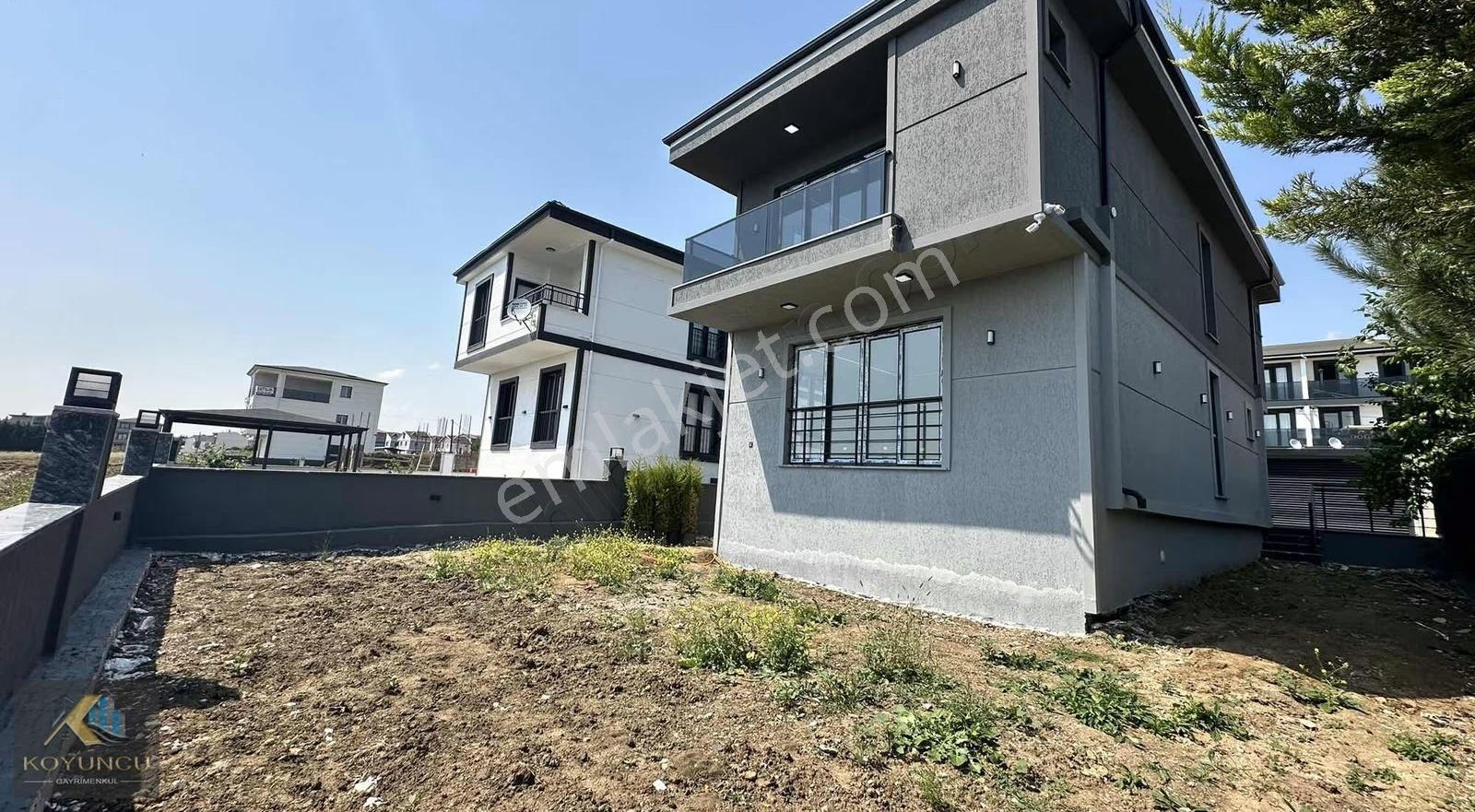 ^koyuncu Gyrm^yeniçiftlikte Deniz Manzaralı Ultra Lüx 4+1 Villa
