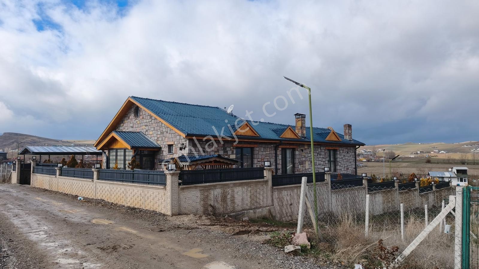 Acil !!! Doğal Taş Mimarıyla Benzersiz Satılık Villa - Görsel 2