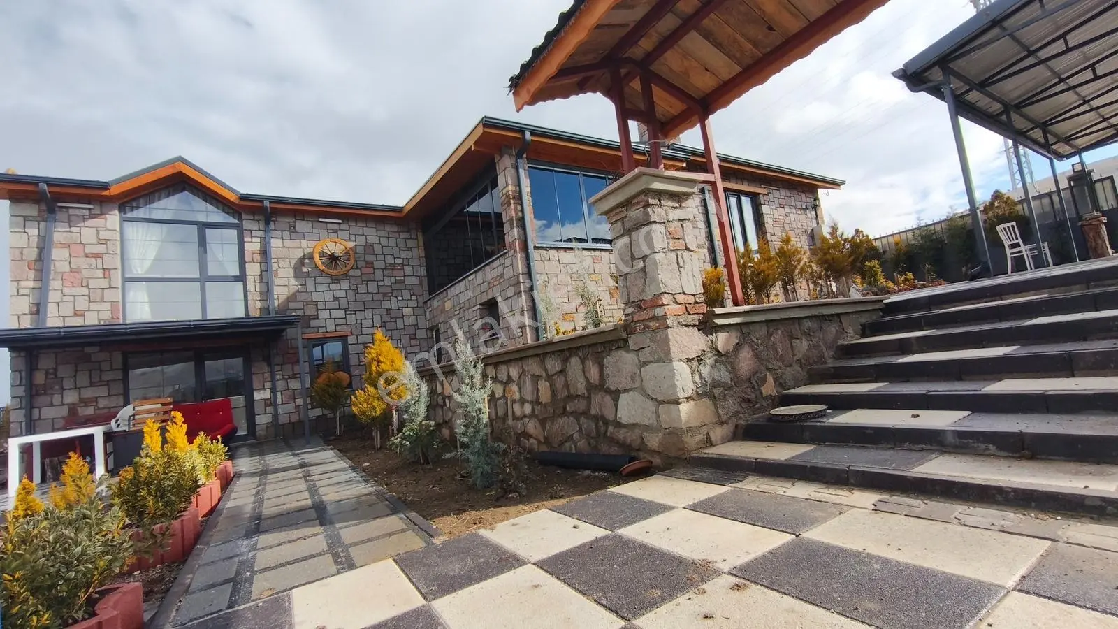 Acil !!! Doğal Taş Mimarıyla Benzersiz Satılık Villa - Görsel 6