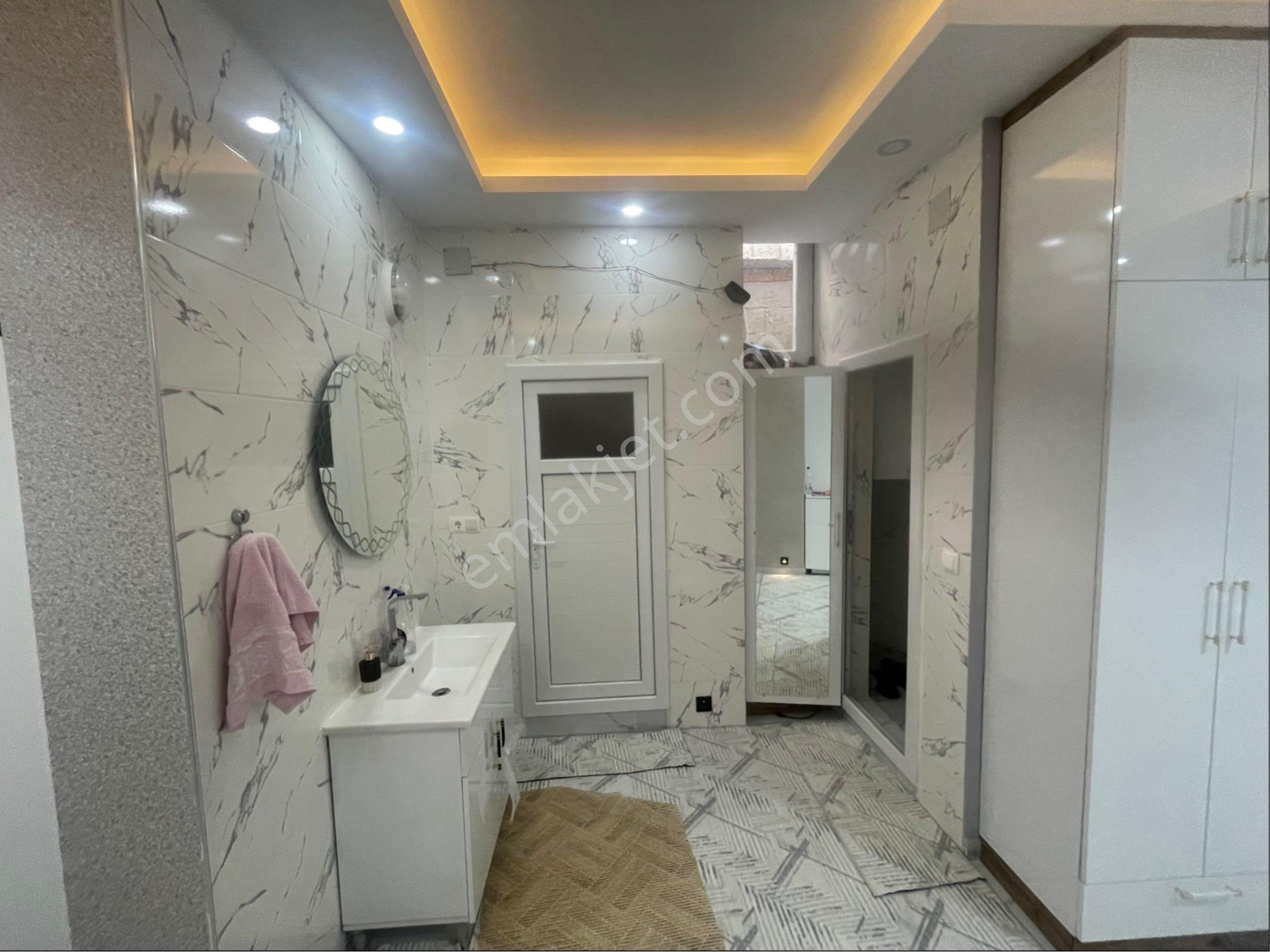 Güzelevler Mah Acil Satlık İki Katlı Müstakil Ev - Görsel 12