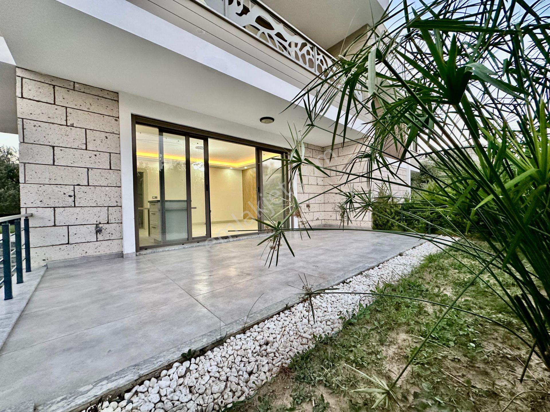 ✨akçay Ay Emlaktan✨narlı'da Yolun Altında Deniz Ve Dağ Çift Mutfak Manzaralı Teraslı 5+1 Lüks Villa - Görsel 3