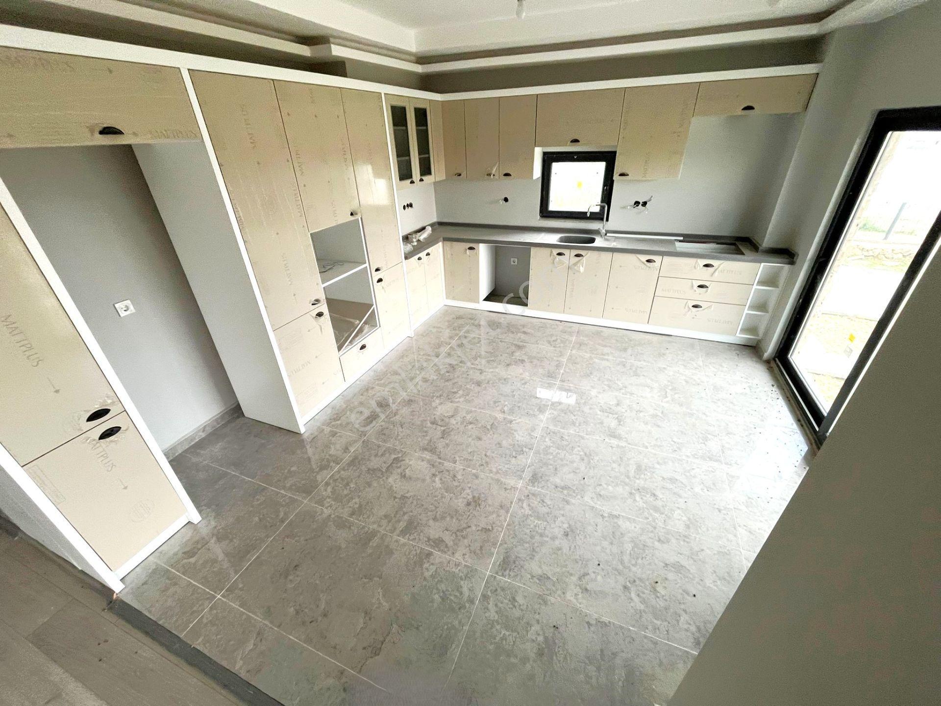 Tek Yetkili Aygül'den Edremit Yayla Önün'de 462 M2 Arsa İçinde Sıfır Otoparklı 3+1 Satılık İkizvilla - Görsel 5