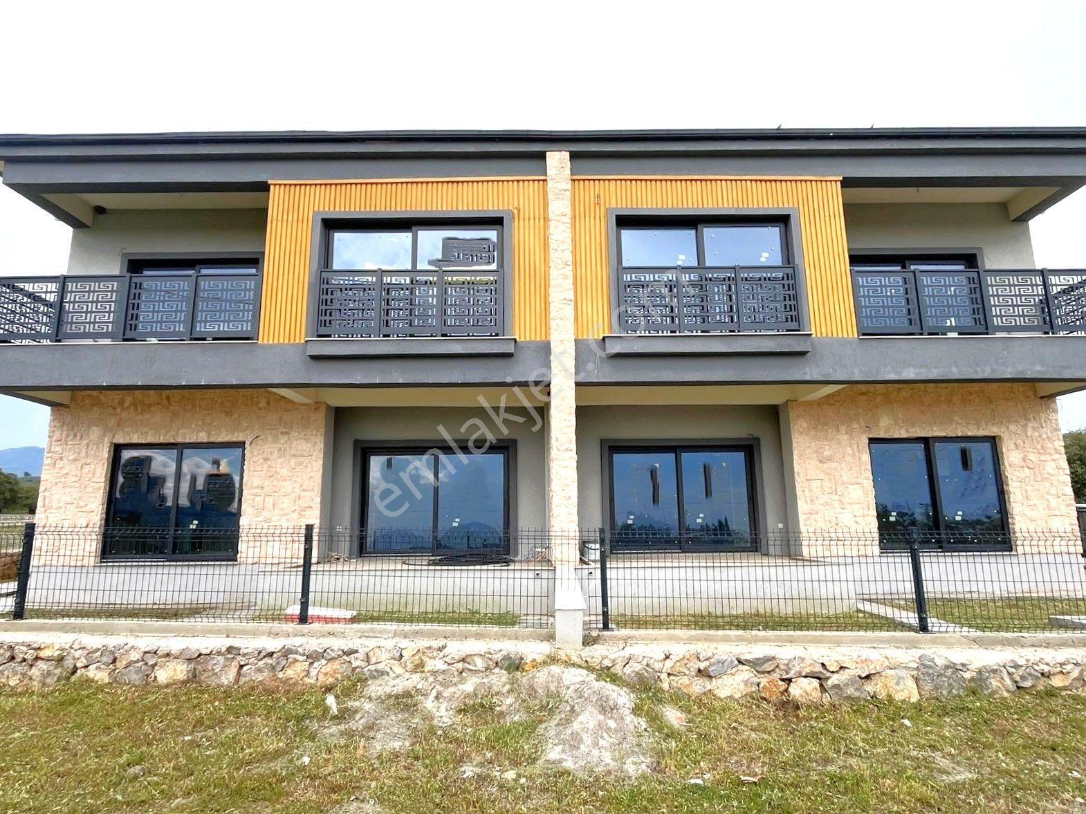 Tek Yetkili Aygül'den Edremit Yayla Önün'de 462 M2 Arsa İçinde Sıfır Otoparklı 3+1 Satılık İkizvilla - Görsel 2