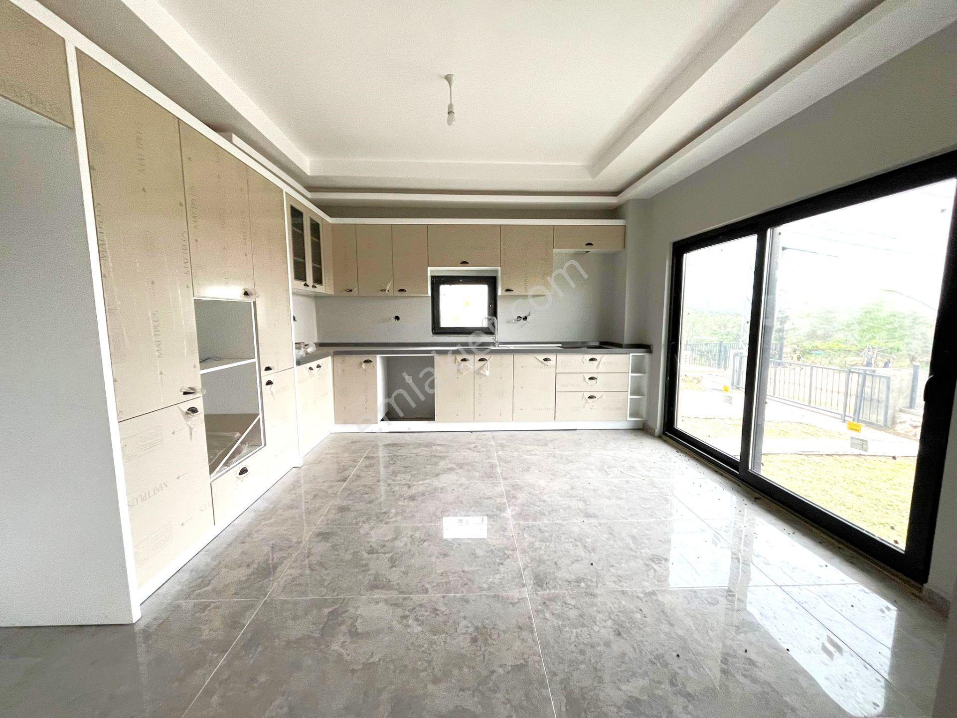 Tek Yetkili Aygül'den Edremit Yayla Önün'de 462 M2 Arsa İçinde Sıfır Otoparklı 3+1 Satılık İkizvilla - Görsel 11