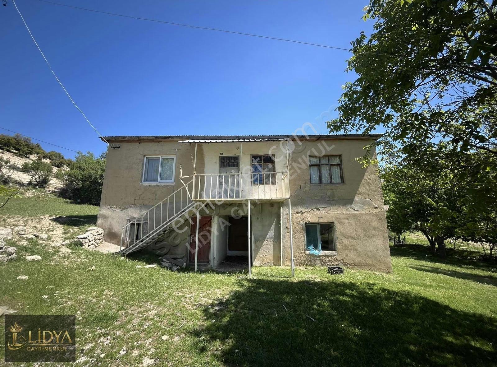 Güzeloluk'ta 4.200 M2 Arsa Ve 2 Katlı Satılık Müstakil Taş Ev - Görsel 8