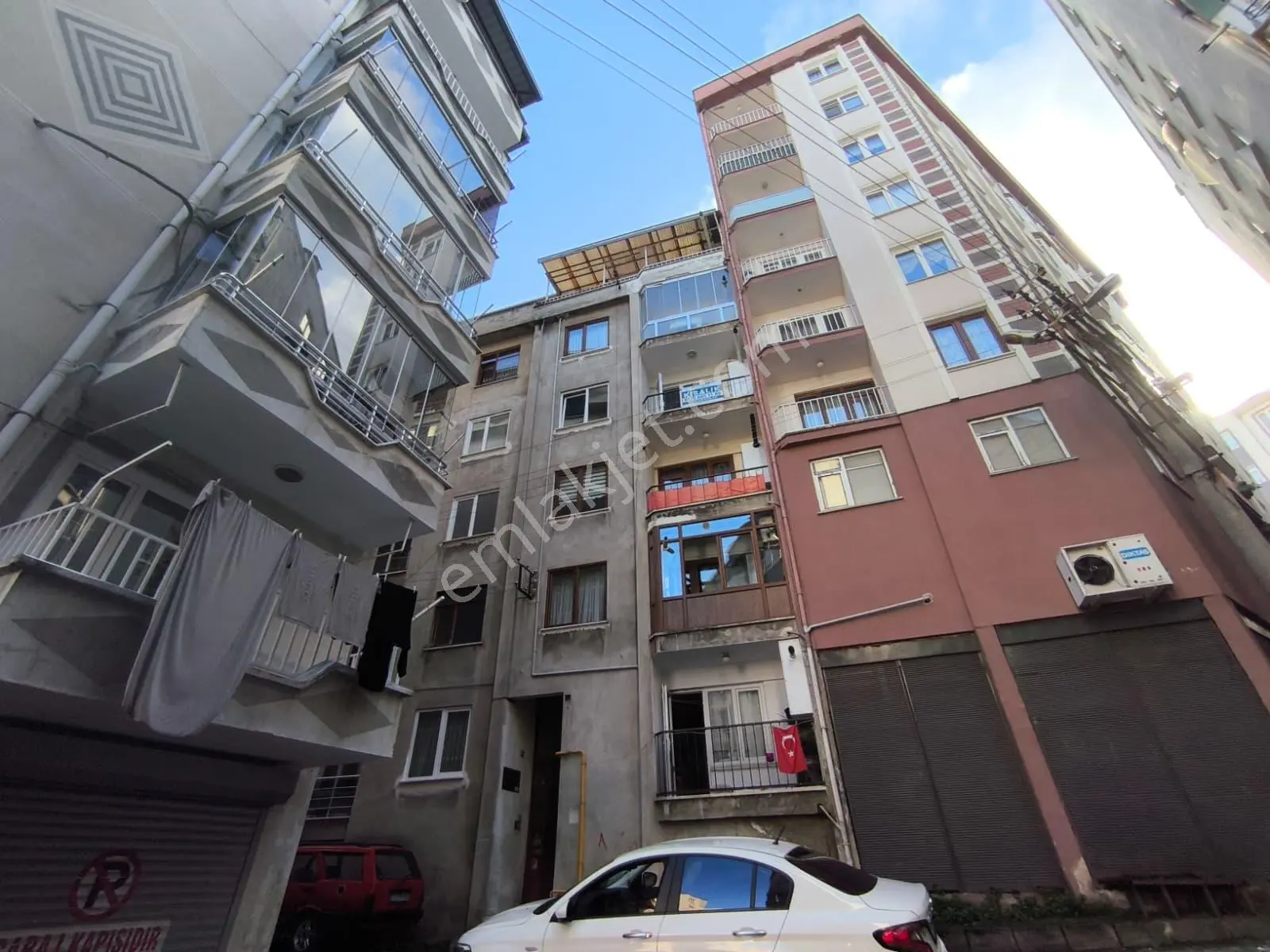 Delta Gayrimenkulden Yeniyol Cadde Üzeri Kiralık Fırsat Daire!