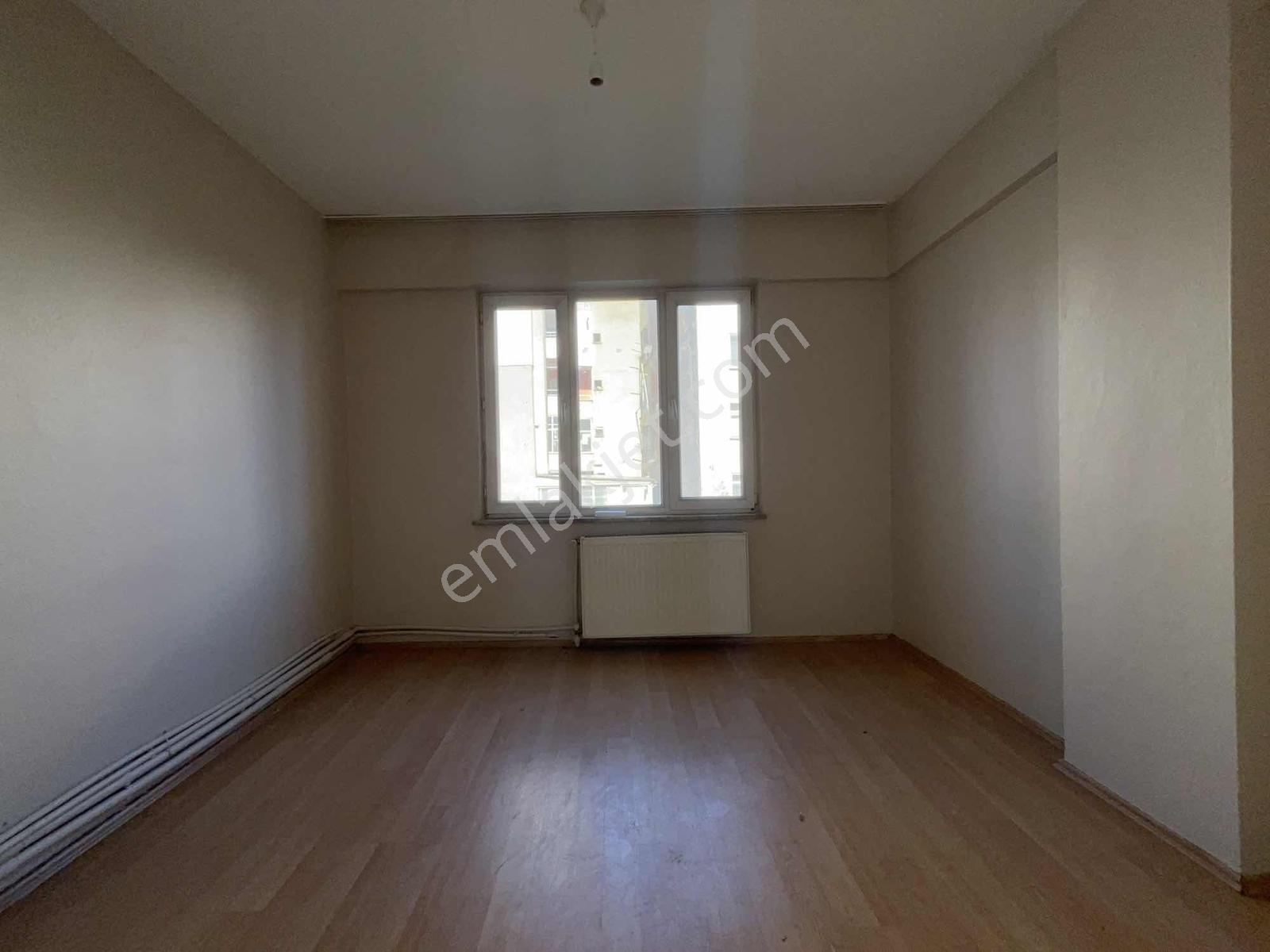 Altıeylül Çarşı Merkezin'de Kiralık 2+1 Daire - Görsel 6