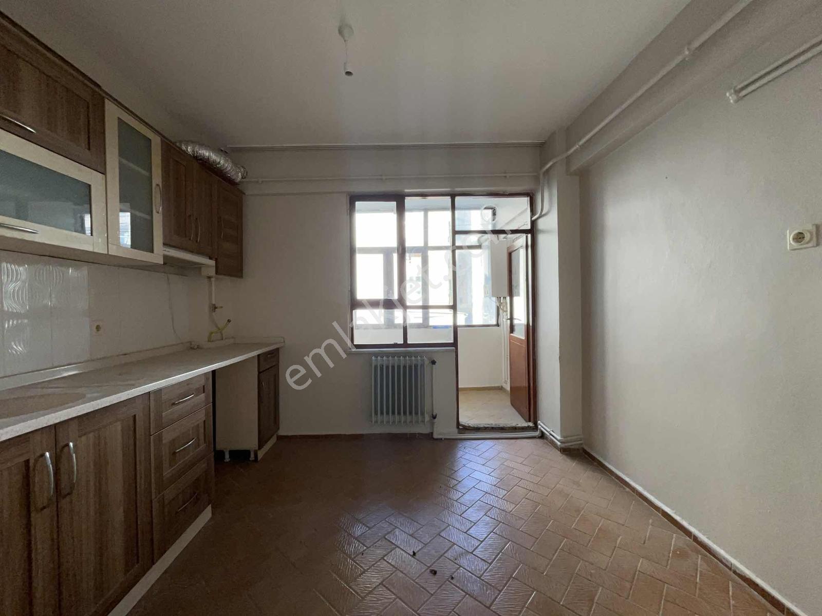 Altıeylül Çarşı Merkezin'de Kiralık 2+1 Daire - Görsel 7