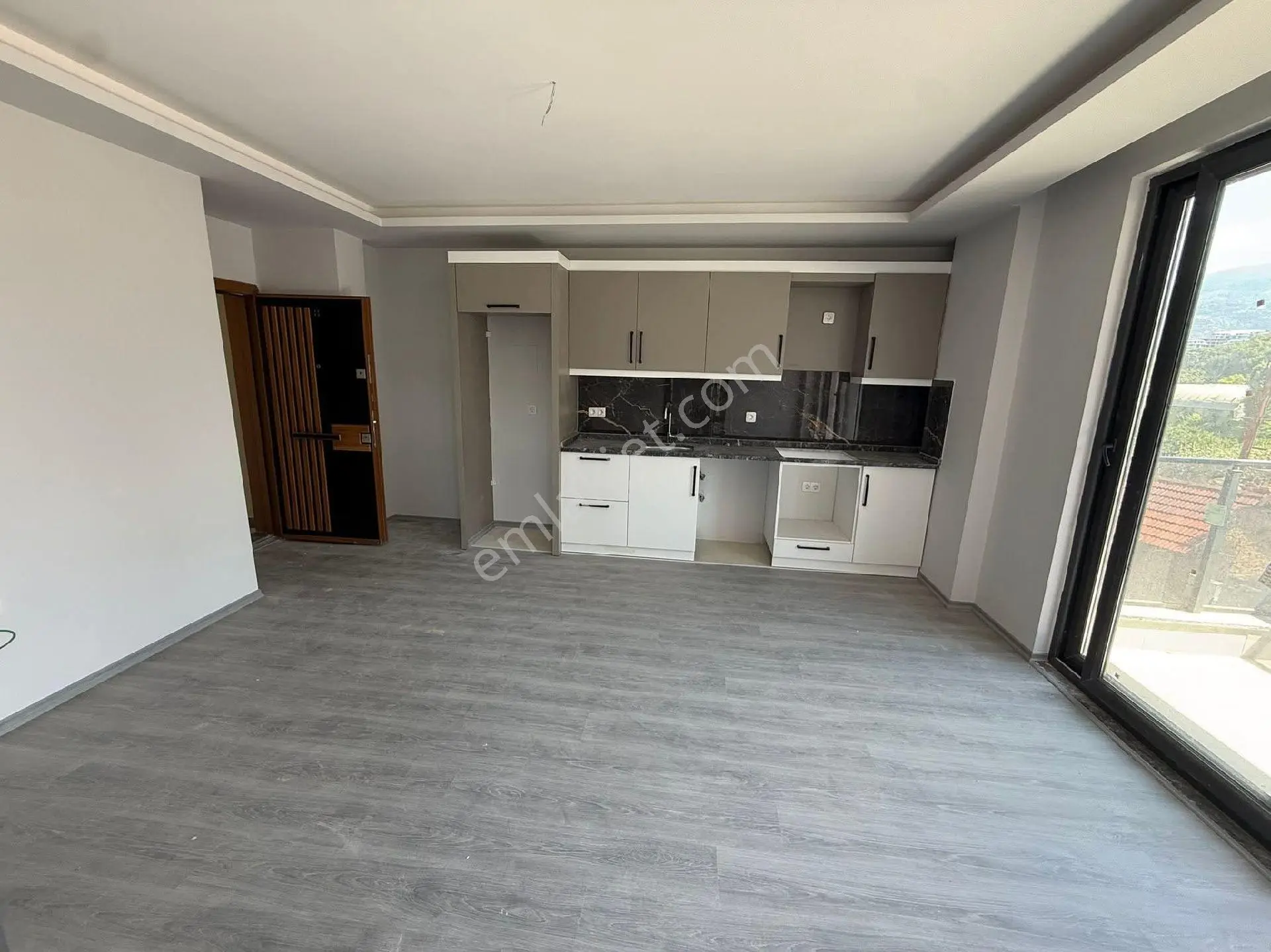 Alanya Oba Mahallesi Havuzlu Yeni Bina 1+1