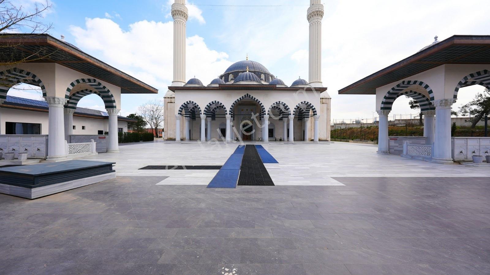 Emlak Konut Çınarköy'de Büyük Tip Kiralık Cadde Manzaralı Dükkan - Görsel 14