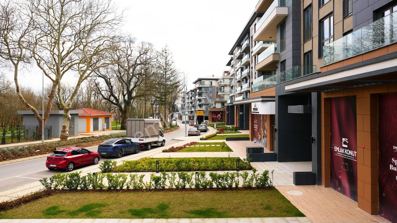 Emlak Konut Çınarköy'de Büyük Tip Kiralık Cadde Manzaralı Dükkan