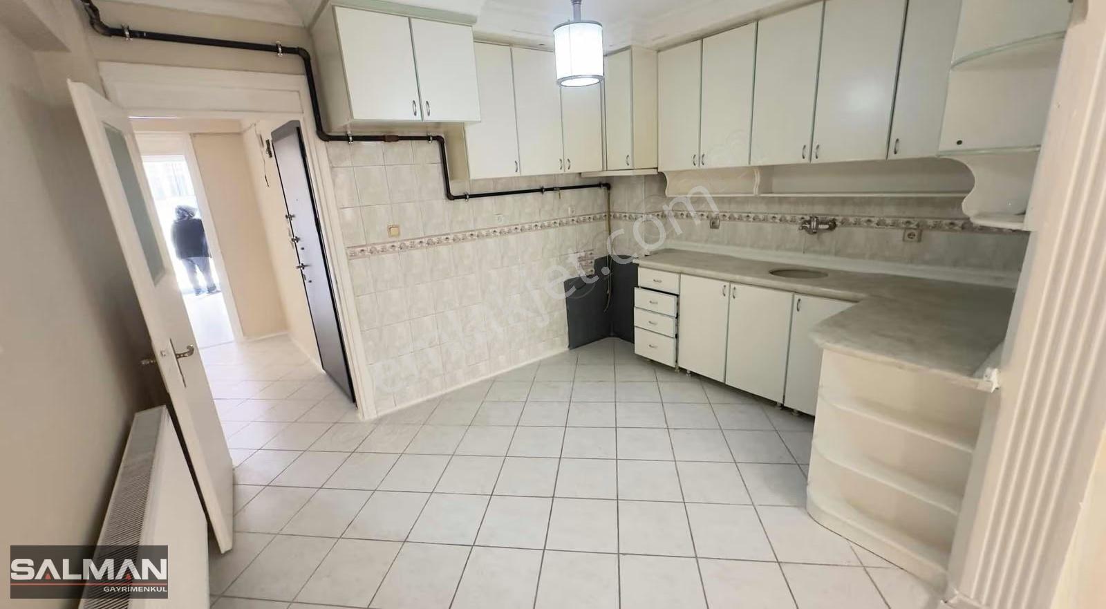 Salman'dan Bayraklı Postacılar Mah.kiralık Geniş 2+1 Daire