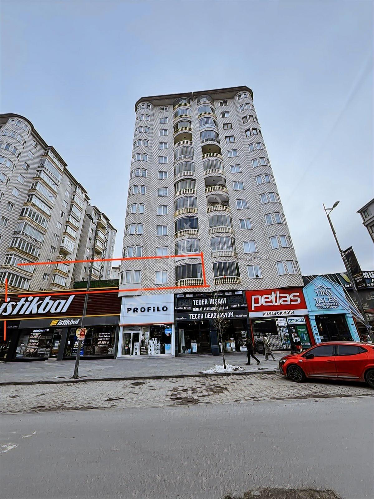 Atacan,dan Atatürk Caddesi Caddeye Cepheli Teraslı Lüks Daire