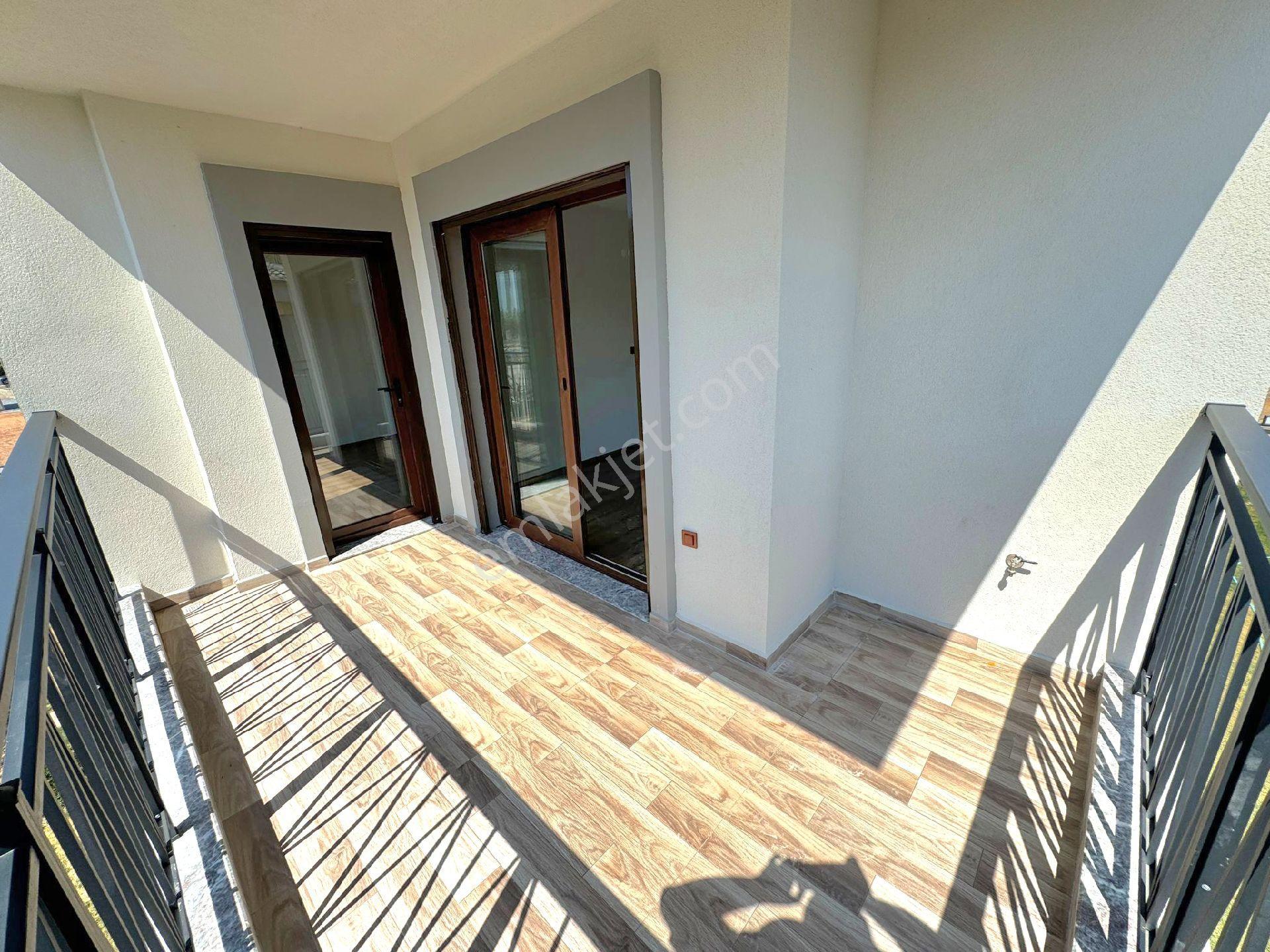 Kuşadasında Havuzlu Sitede Müstakil Sıfır Villa - Görsel 25