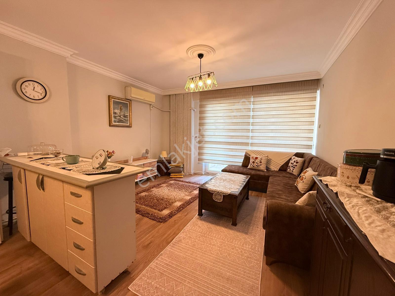 Han Emlak'tan 75. Yıl'da Denize Sıfır Eşyalı 1+1 Kiralık Daire - Görsel 9