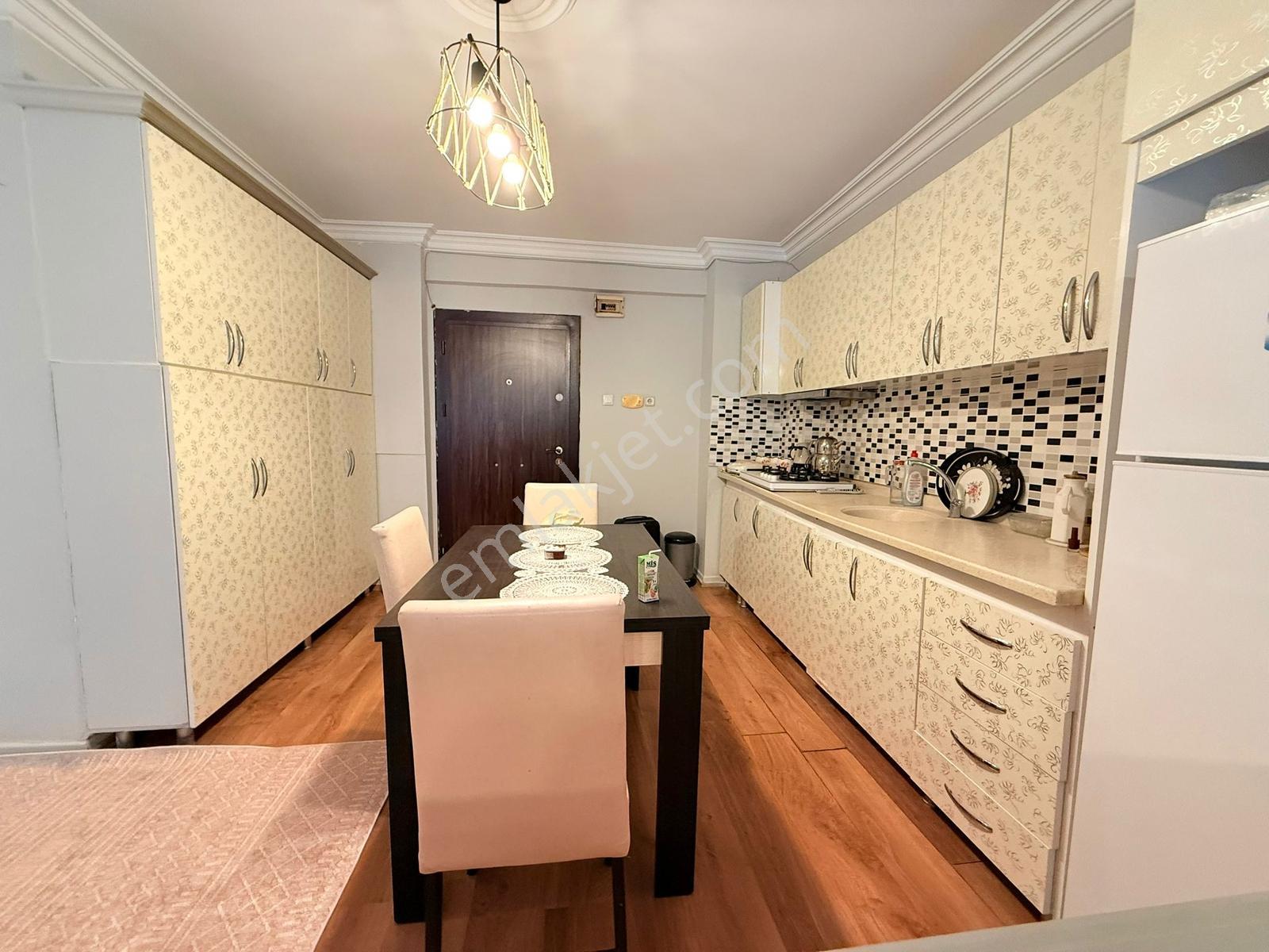 Han Emlak'tan 75. Yıl'da Denize Sıfır Eşyalı 1+1 Kiralık Daire - Görsel 6