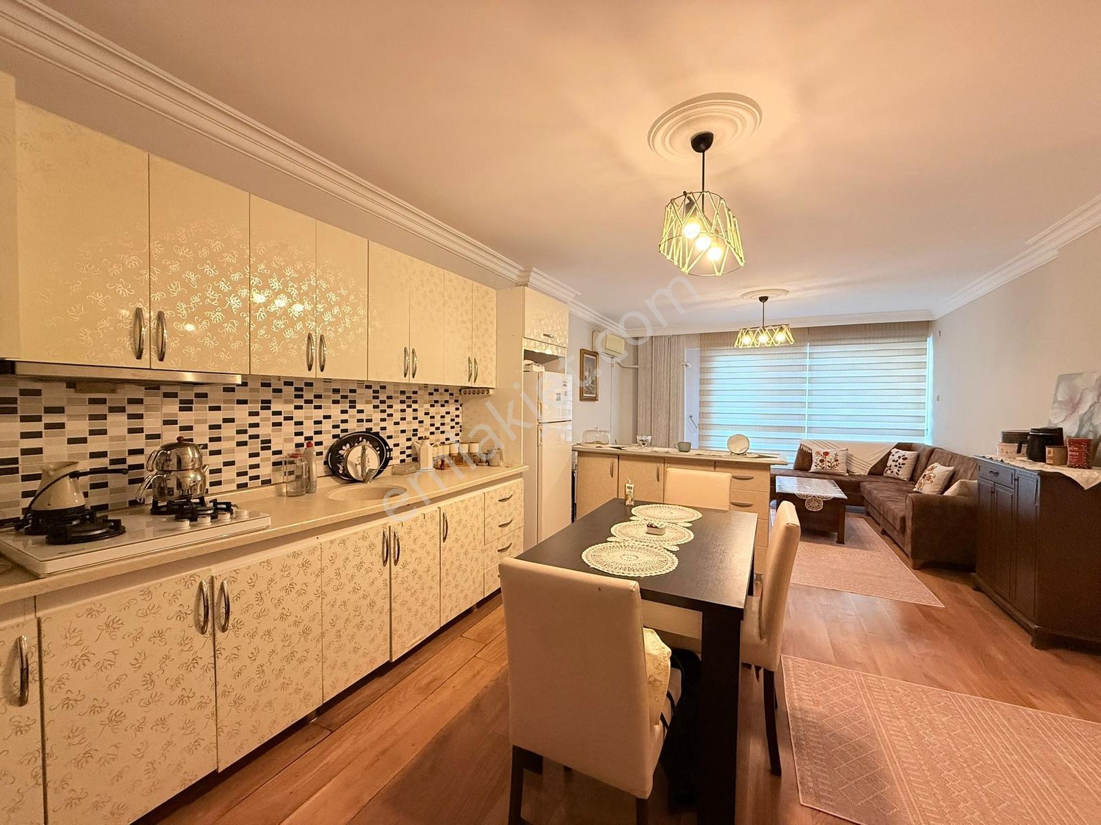 Han Emlak'tan 75. Yıl'da Denize Sıfır Eşyalı 1+1 Kiralık Daire - Görsel 8