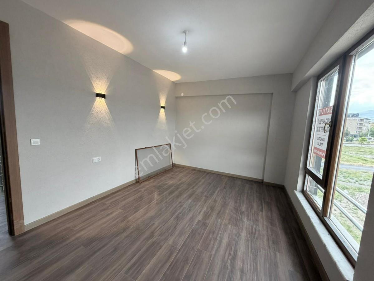 Bahçelievler’de 345 M² Arsa İçerisinde Sıfır Lüks Villa - Görsel 27
