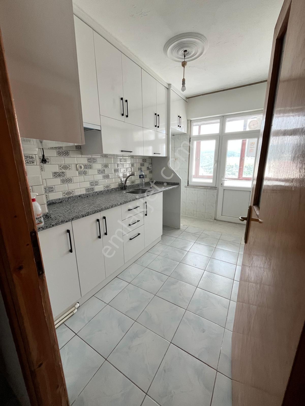 Elit Emlak'tan 100. Yıl Göbeğinde Kiralık 3+1 Yapılı Daire.. - Görsel 14