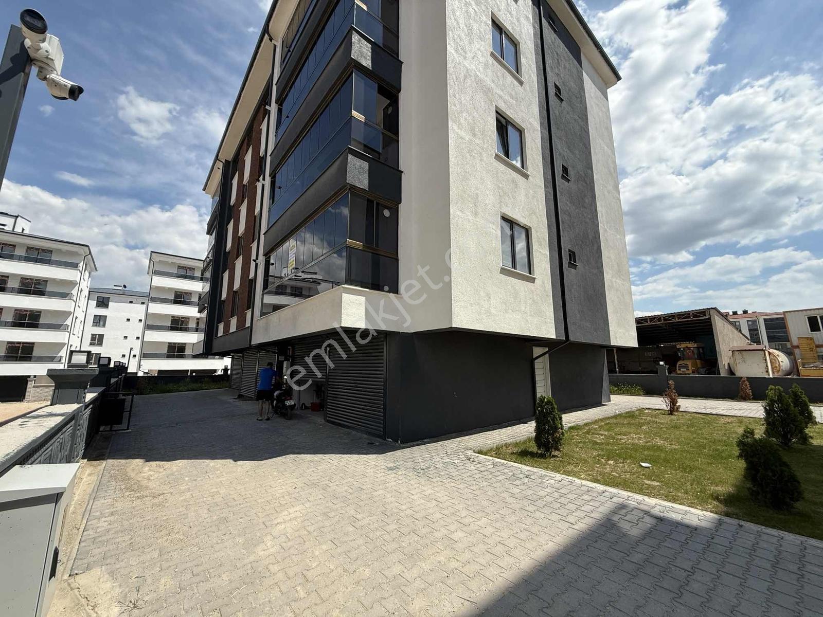 71evler Mah. Albayrak Bulv. Yakını 2+1 110m2 Özel Garajlı Daire - Görsel 2