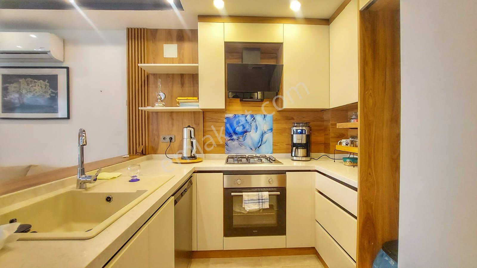 Kuşadası Merkezde Satılık Bahçe Katı Ebeveyn Banyolu 1+1 Daire - Görsel 16
