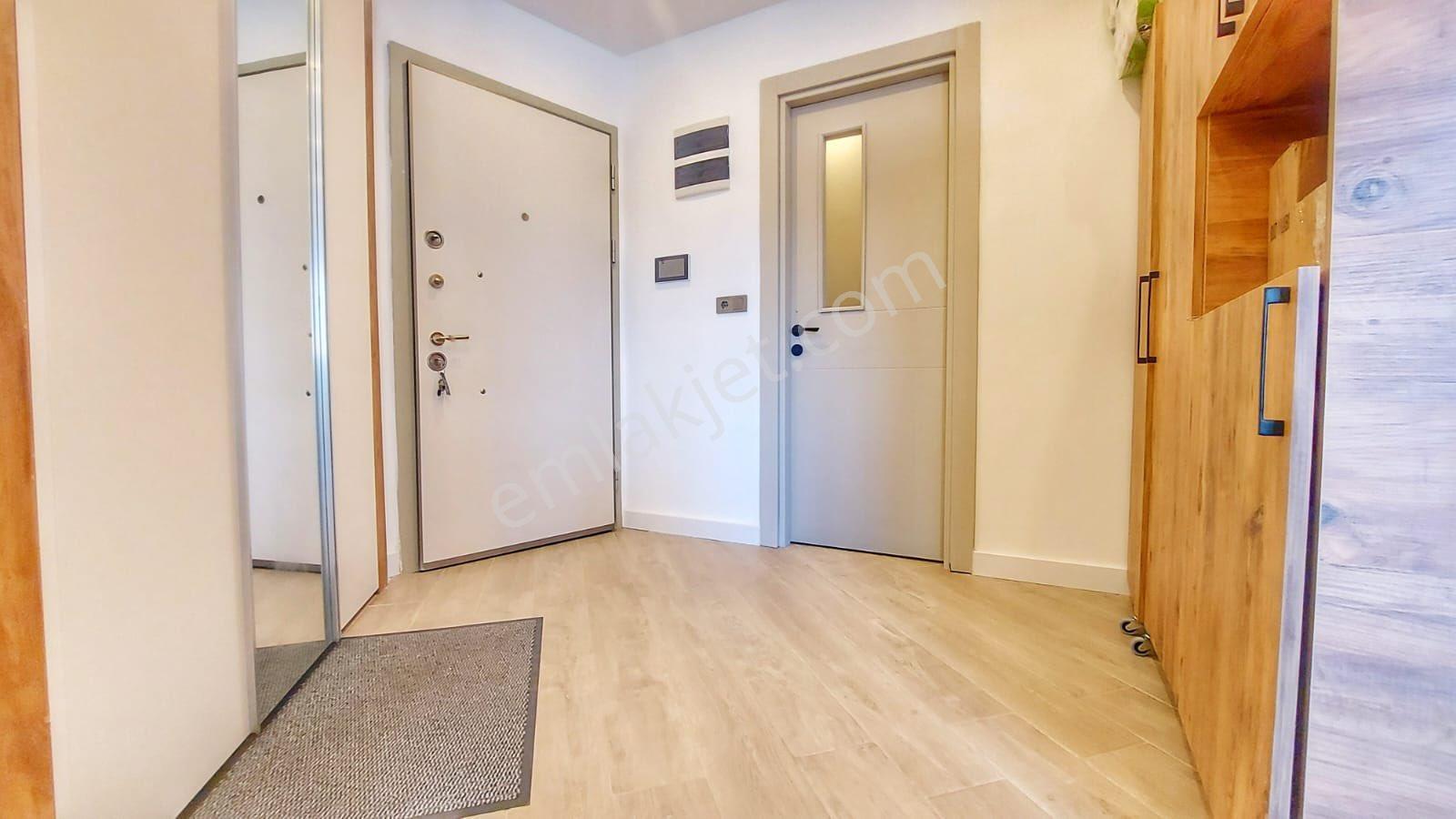 Kuşadası Merkezde Satılık Bahçe Katı Ebeveyn Banyolu 1+1 Daire - Görsel 15