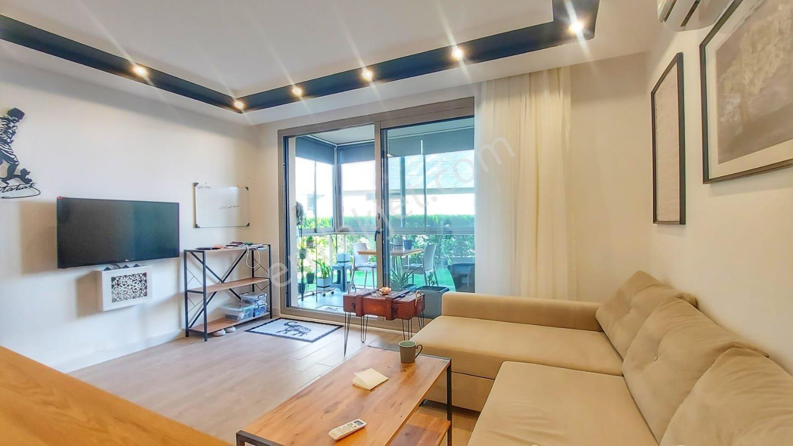 Kuşadası Merkezde Satılık Bahçe Katı Ebeveyn Banyolu 1+1 Daire - Görsel 11