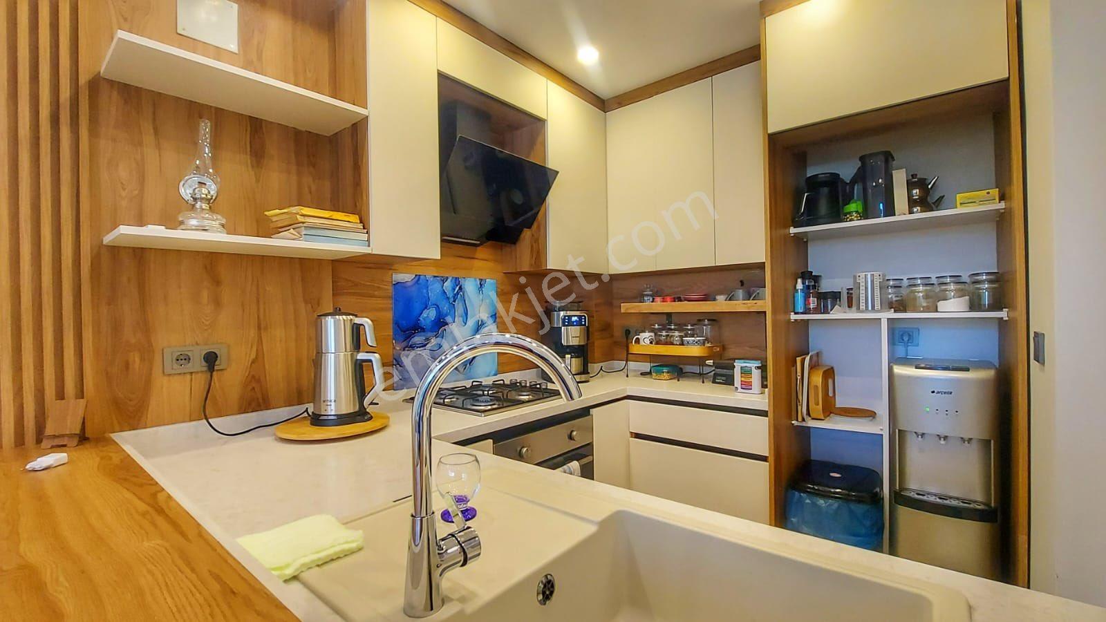 Kuşadası Merkezde Satılık Bahçe Katı Ebeveyn Banyolu 1+1 Daire - Görsel 17