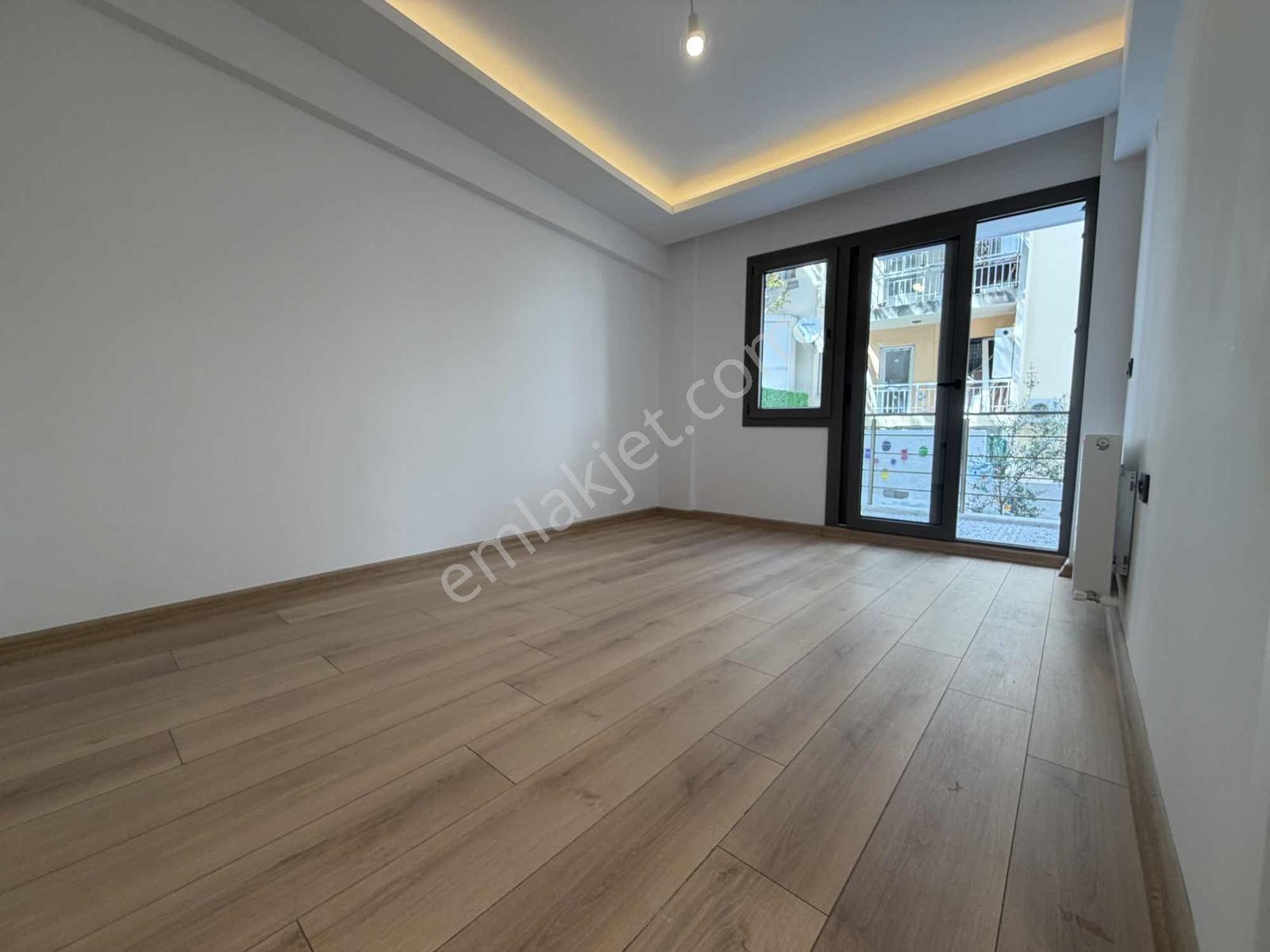 Güzelyalıda İnönü Cad. Ykn. 3+1 Lüks Tadilatlı Müstakil Bahçeli - Görsel 23