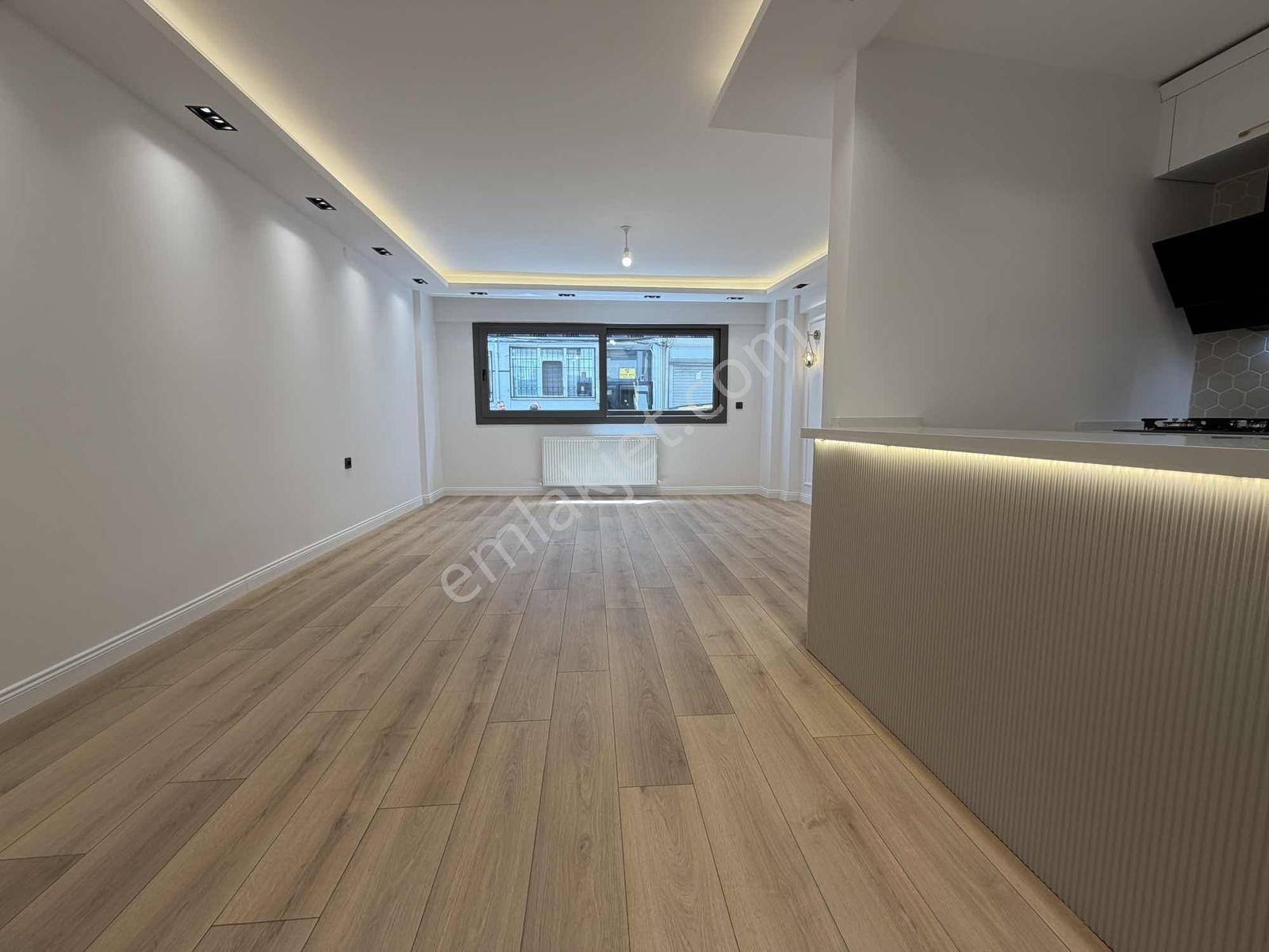 Güzelyalıda İnönü Cad. Ykn. 3+1 Lüks Tadilatlı Müstakil Bahçeli - Görsel 3
