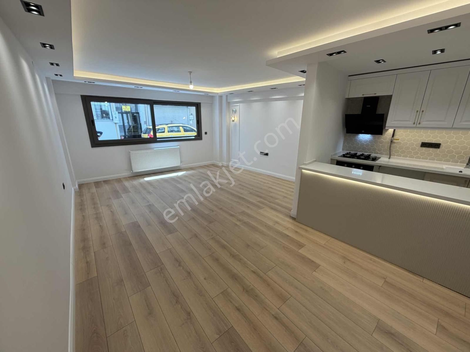 Güzelyalıda İnönü Cad. Ykn. 3+1 Lüks Tadilatlı Müstakil Bahçeli