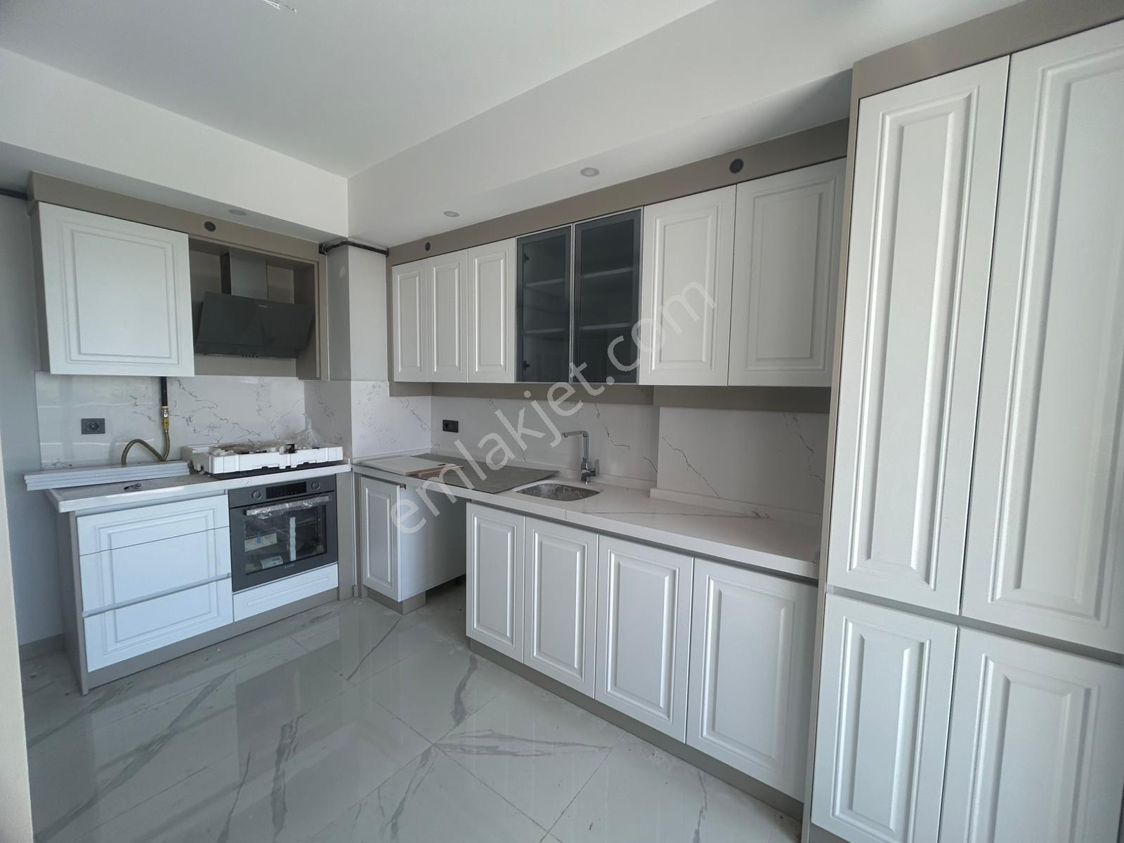 Afyon Üçok Emlaktan Ali İhsan Paşa Mah Kiralık Sıfır 3+1 Lüx Daire - Görsel 11
