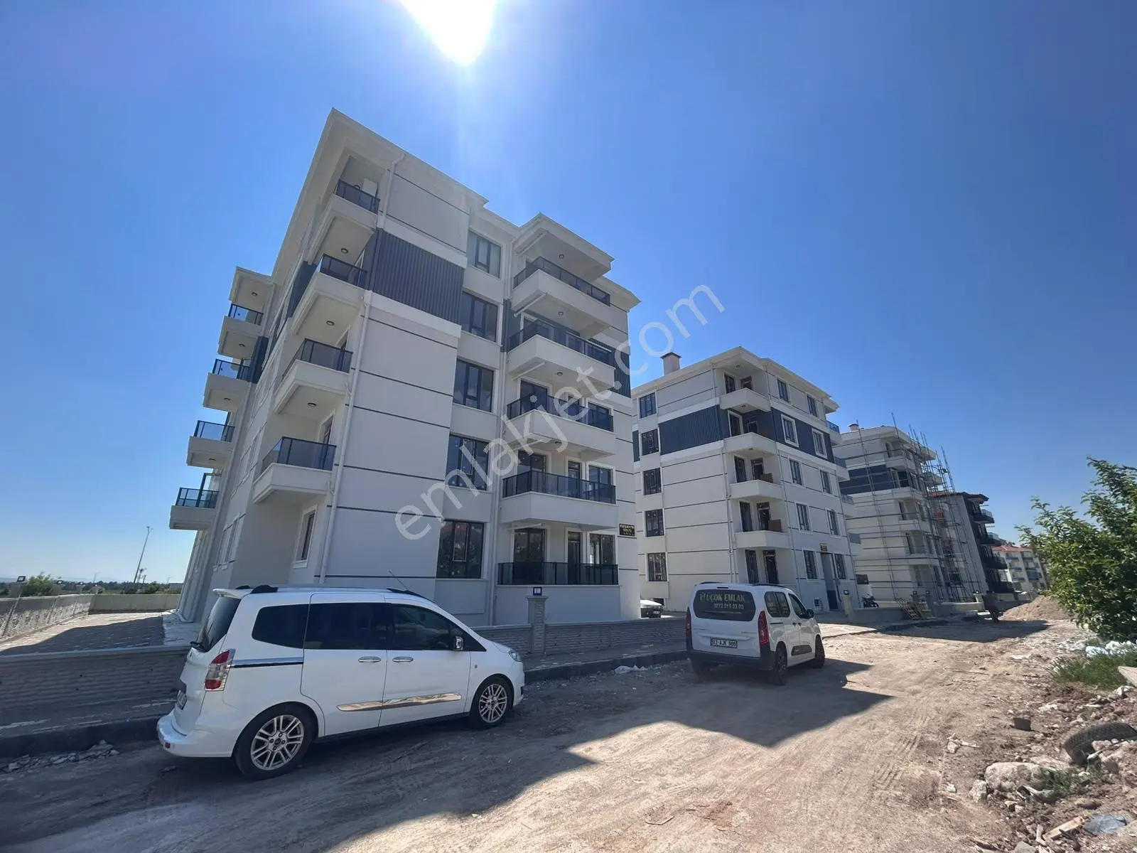 Afyon Üçok Emlaktan Ali İhsan Paşa Mah Kiralık Sıfır 3+1 Lüx Daire - Görsel 2