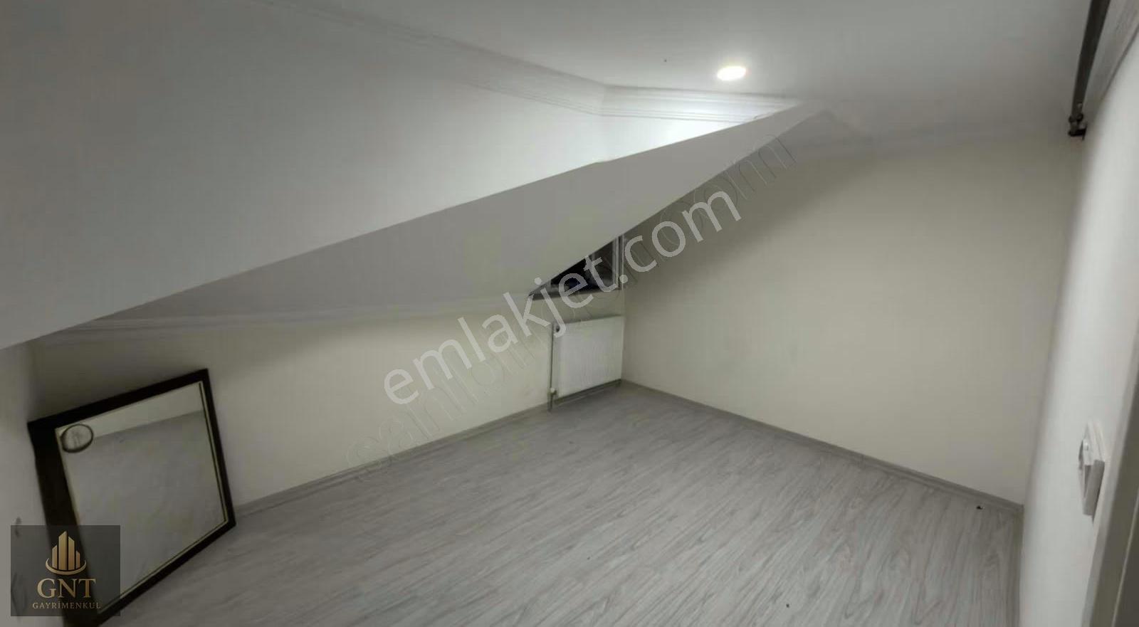Anadolu Mahallesi Salı Pazarında 1+1 Çatı Katı Kiralık Daire - Görsel 3