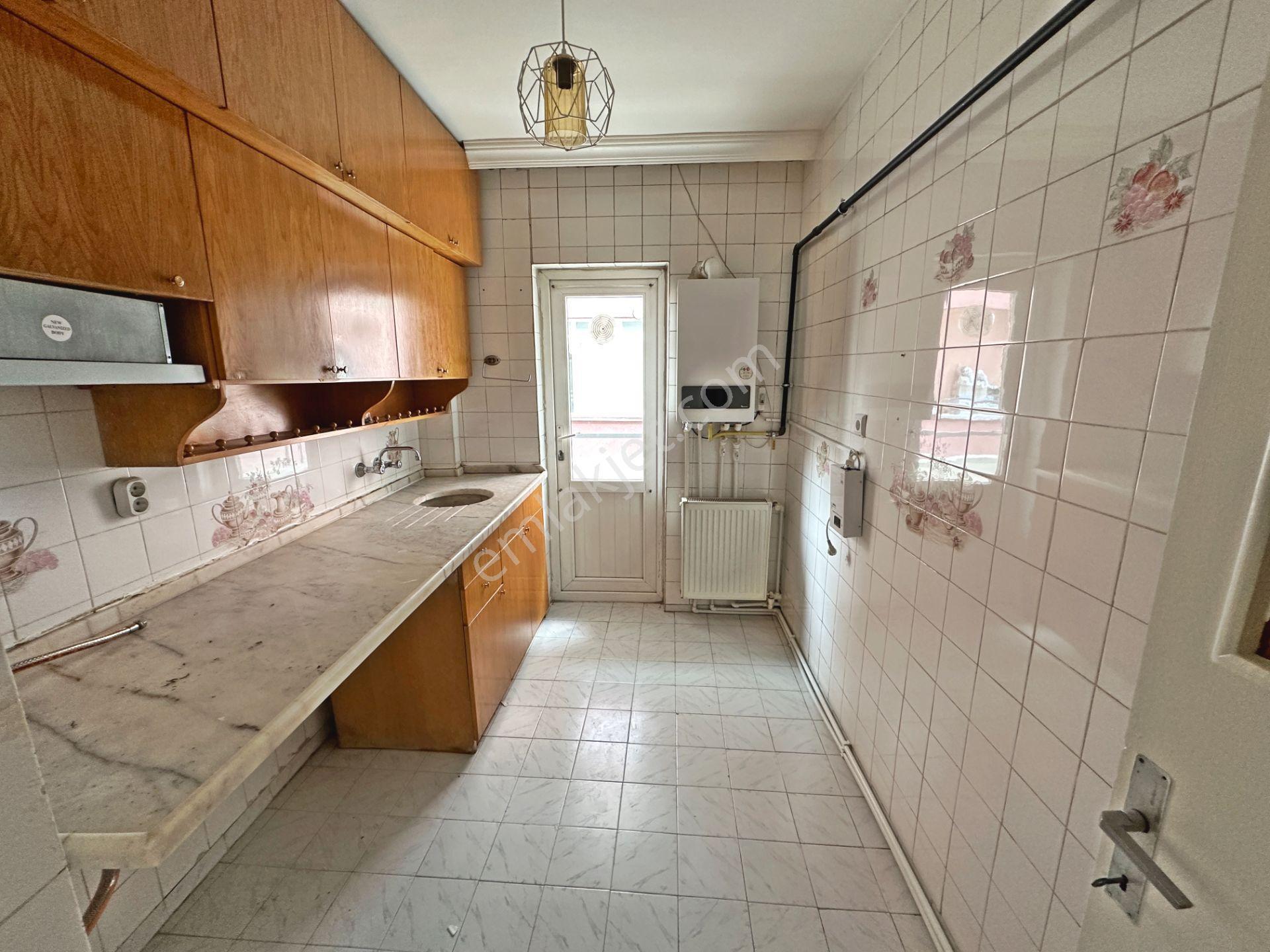 Saimekadın Göbekte Katta Manzaralı Bakımlı 3+1 Kiralık Daire - Görsel 14
