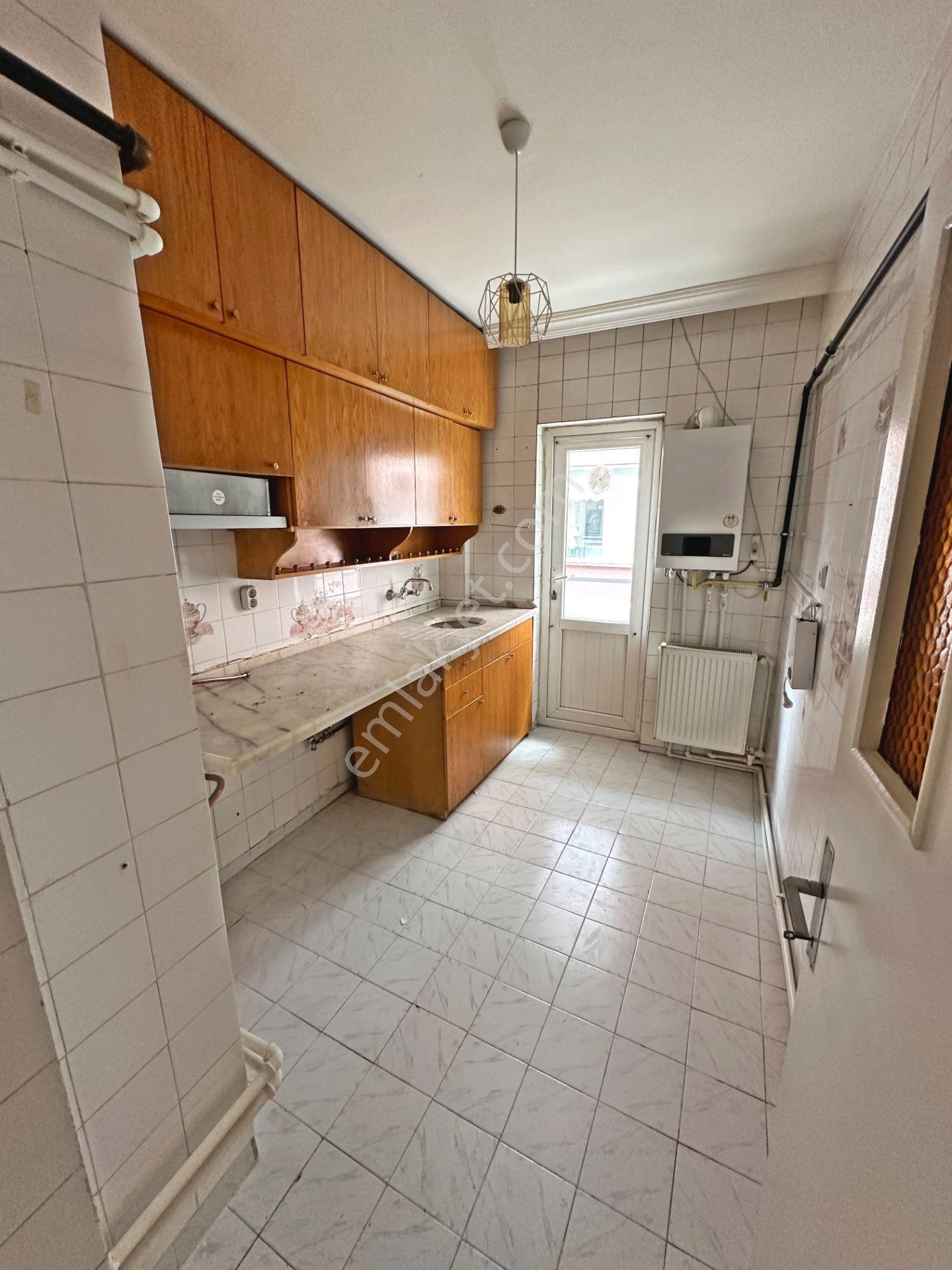 Saimekadın Göbekte Katta Manzaralı Bakımlı 3+1 Kiralık Daire - Görsel 13